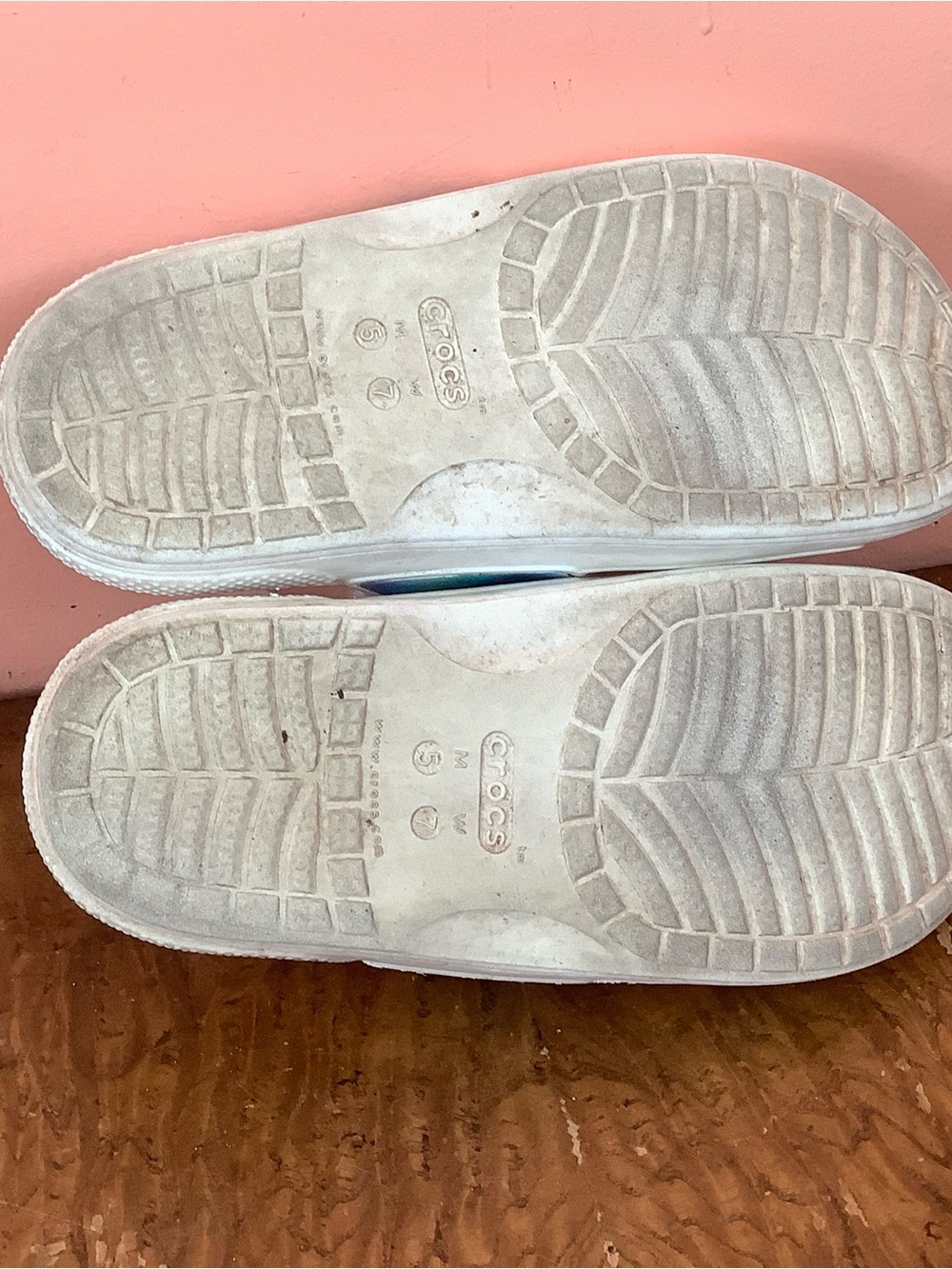 Classic Crocs Women’s Size 7 Solarized Tie Dye Two-Strap Sandals - Picture 8 of 11